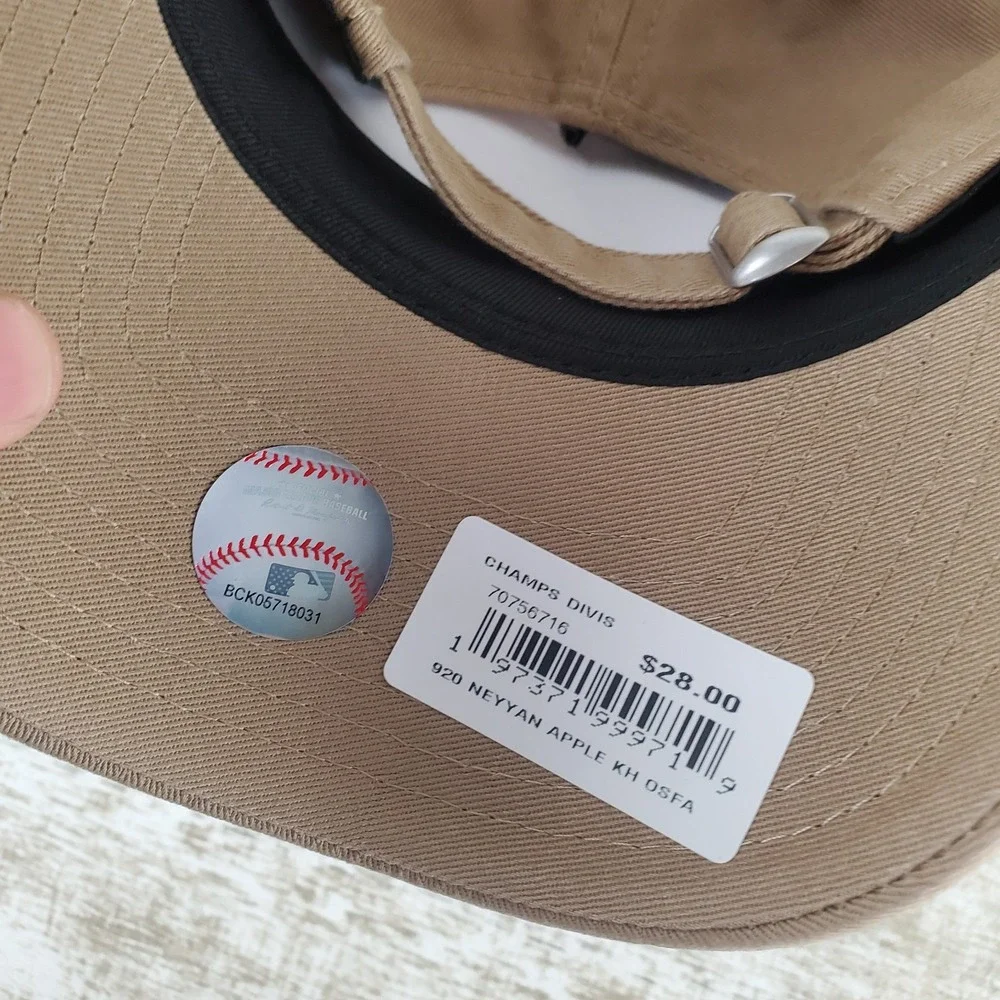 New Era New York Yankees Hat 9TWENTY Khaki Big Apple Logo Adjustable Cap NWT